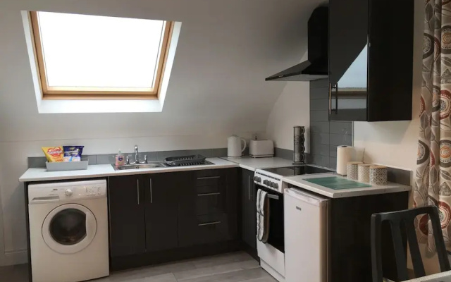 Sea & Mountain View-garden-wi-fi-parking- Sleeps 4