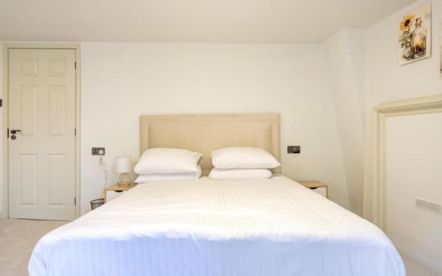 Stylish 2BR Apartment in Leicester Square