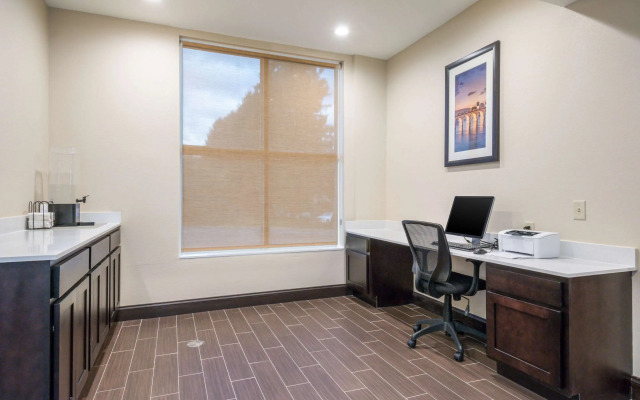 Comfort Inn & Suites Harrisburg - Hershey West