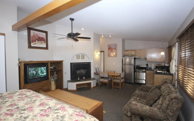 Streamside on Fall River