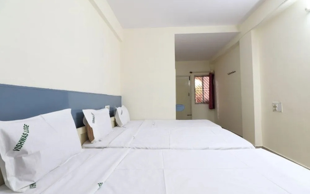 Spot On 37711 Vishwas Delux Lodge