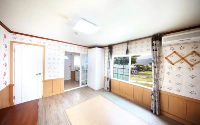 Geojedo Hakdong Mongdol Pension