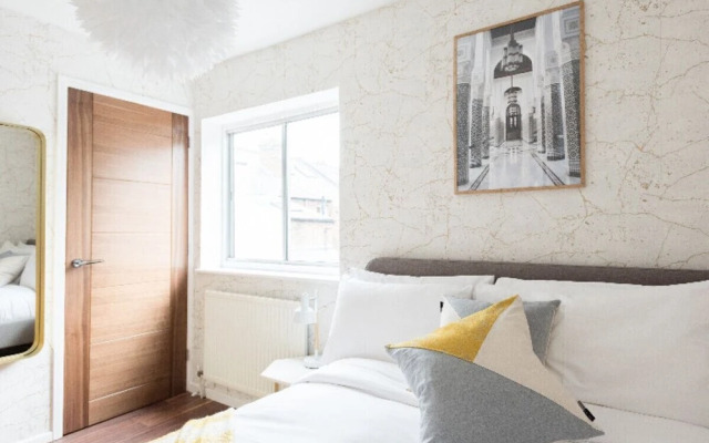 The Jericho Terrace House - 2BD + Parking