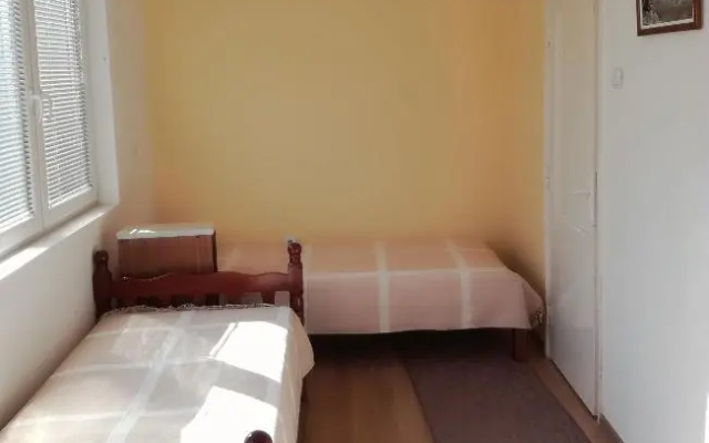 Dora Apartment