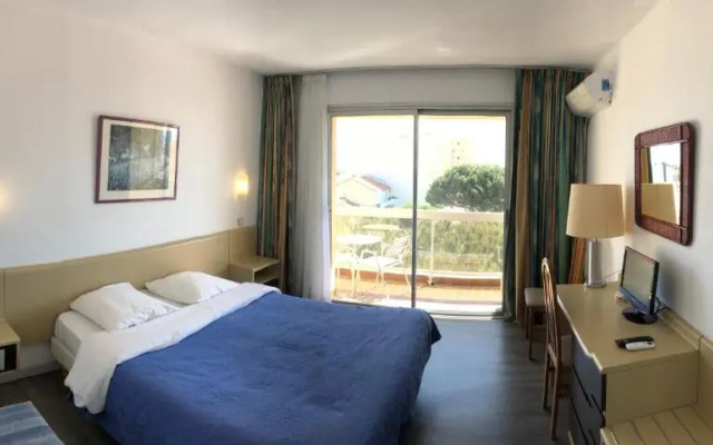 Hotel du Port