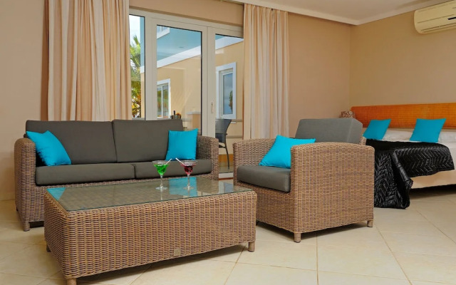 Den Laman Condominiums