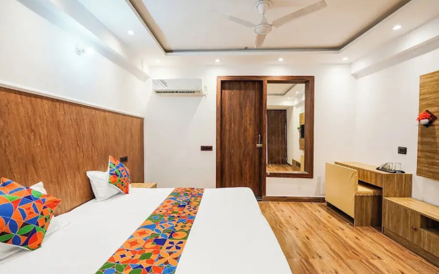 Fabhotel Golden Inn