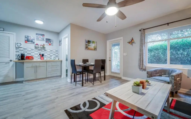 Hainsley Apartments at 1136