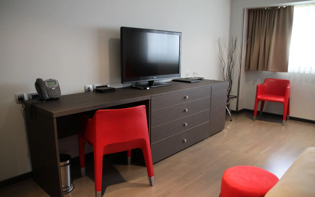 Nitro Rooms