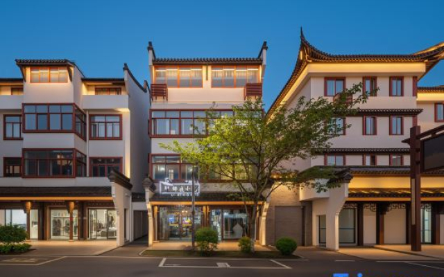 Wuzhen Jinye House