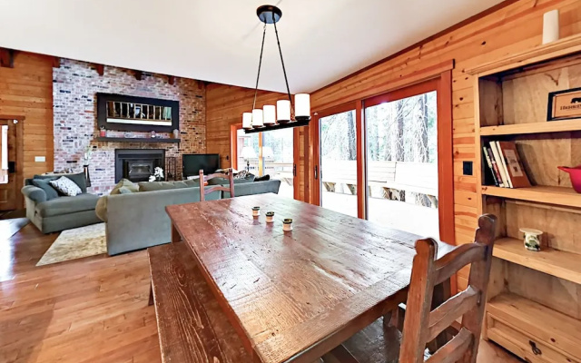 Herringbone Cabin 3 Bedrooms 2 Bathrooms Cabin