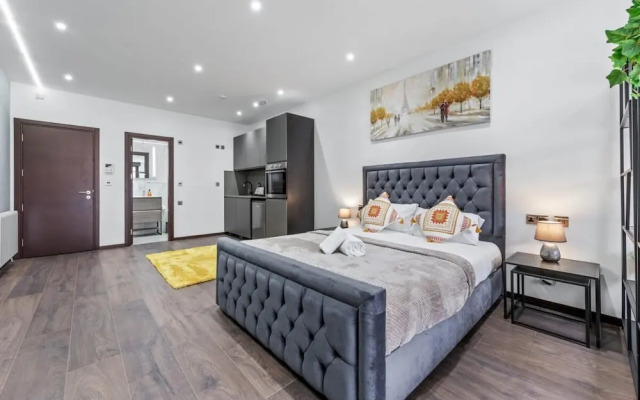 Luxury Sleeps 4 Studio Flat