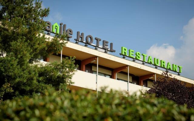 Отель Campanile Hotel Vlaardingen Нидерланды, Влардинген - отзывы, цены и фото номеров - забронировать отель Campanile Hotel Vlaardingen онлайн вид на фасад