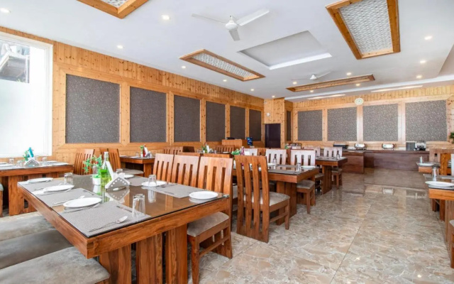 Ahr Hotel Radha Residency