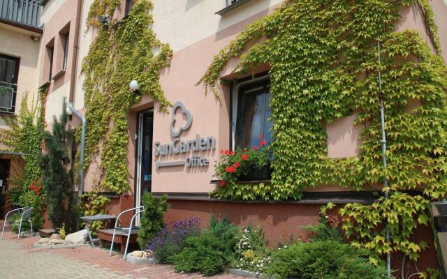 Отель Apartma SunGarden Liberec Чехия, Либерец - отзывы, цены и фото номеров - забронировать отель Apartma SunGarden Liberec онлайн вид на фасад