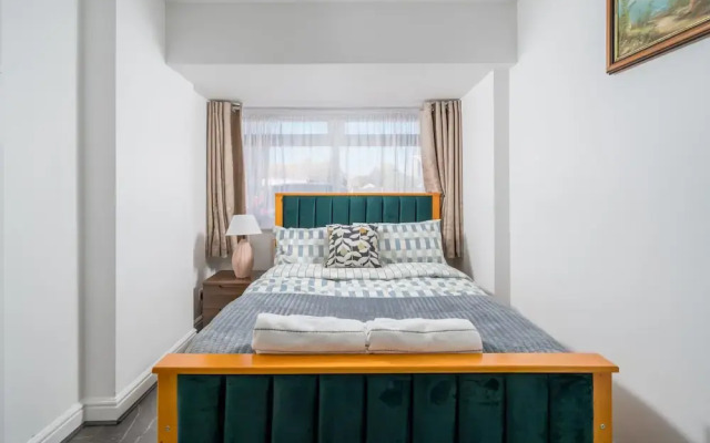 5 Bed House - Sleeps 11 - Garden
