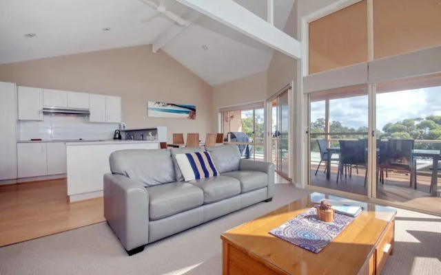Moy at Nelson Bay, 2/30 Thurlow Avenue