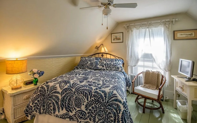Honeysuckle Hill Inn