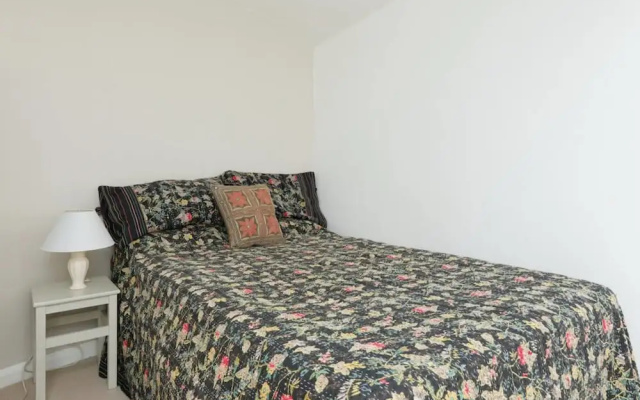 JOIVY 2 bed Flat by Maida Vale Tube & Shops