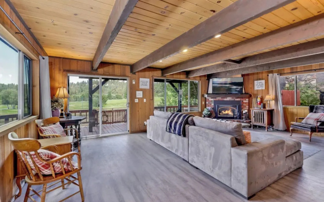 Bear Cabin #1976