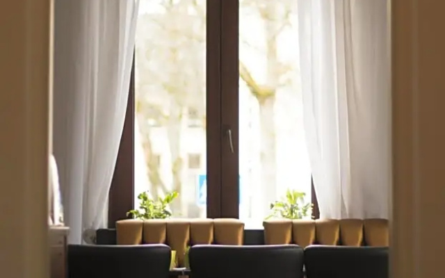 Lazarus Hotel & Restaurant