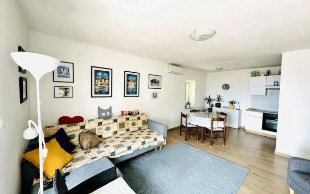 Luxury apartment Ivone with balcony