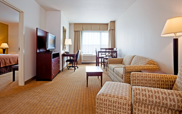 Holiday Inn Madison at The American Center by IHG