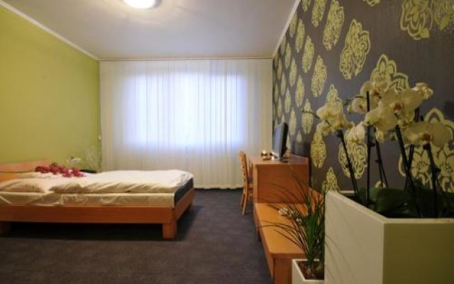 Отель Luna Словакия, Жьяр-над-Гроном - отзывы, цены и фото номеров - забронировать отель Luna онлайн комната для гостей