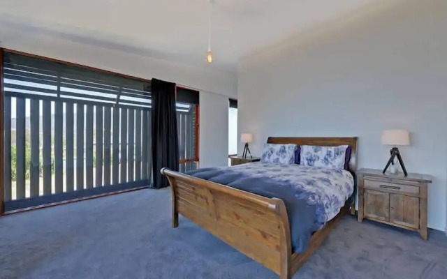 Hobart Waterfront Luxury Retreat