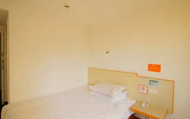 Pengyi Hotel (Shanghai No.9 People's Hospital Xizang South Road Subway Station)