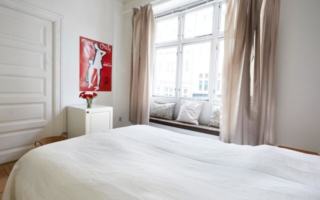 Апартаменты Big & Charming apartment in City Center комната для гостей
