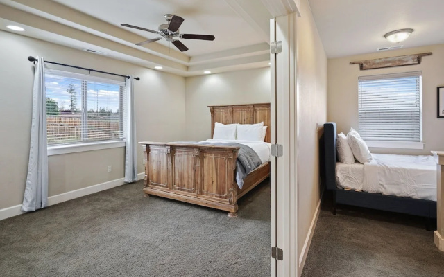 Geary Getaway 3 Bedroom Home by RedAwning