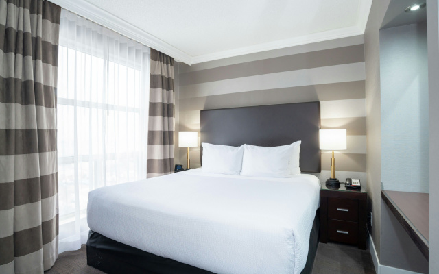 Sandman Signature Mississauga Hotel