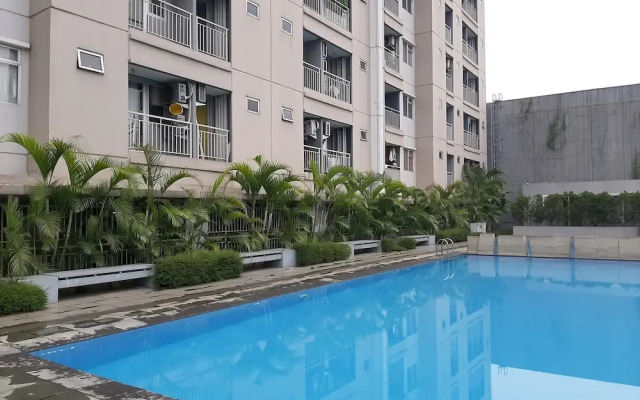Roomy Studio Room Bintaro Park View Apartment