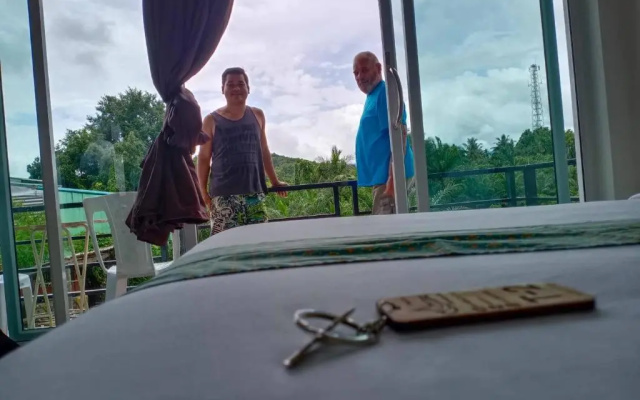 Tom's house