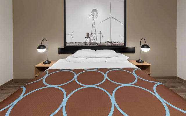 Super 8 by Wyndham San Antonio/Alamodome Area