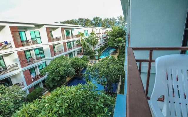 Chic Condo Just 100m from the Shore c130