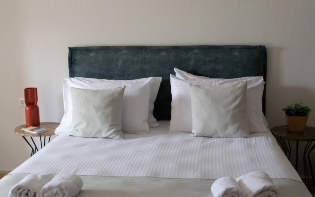 Oniropetra Luxury Suites