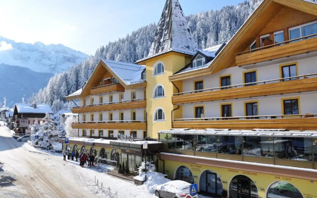 Отель The Oswald Grand Hotel