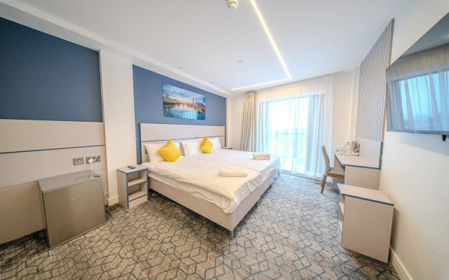 Ilford Grand Hotel