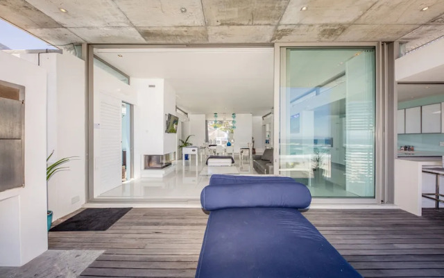 15 Views Penthouse One Bedroom Apartment Sleeps 2