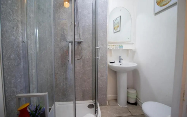 Longfield Apartment by Southwest Rooms - Free Parking & Netflix