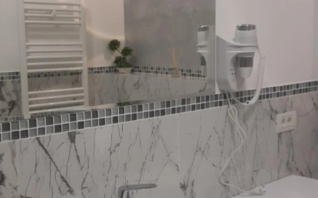 Aqua West Apartment