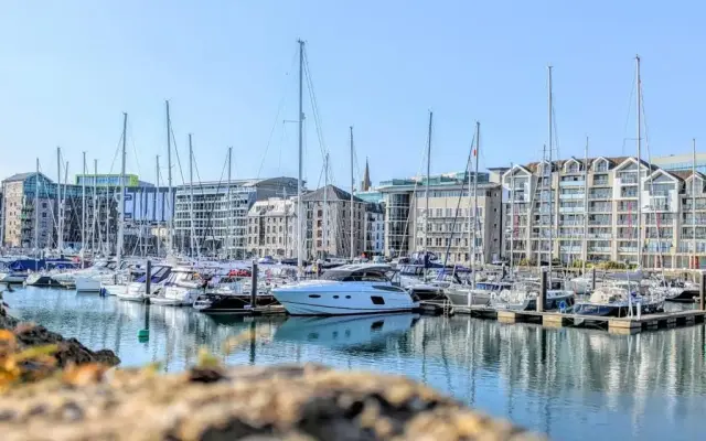 St James Place 4 bed Apt with ALTIDO