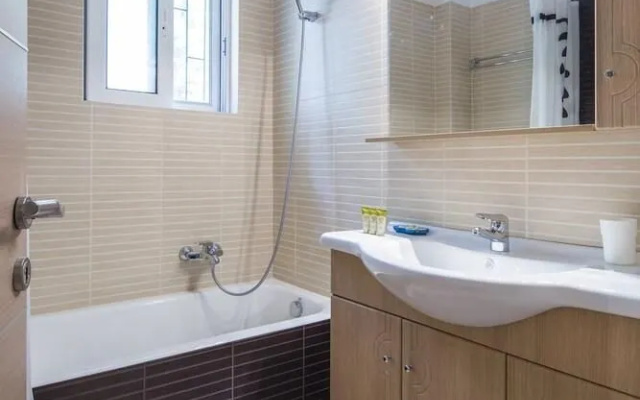 Scorpio Deluxe Apartment with Private Garden