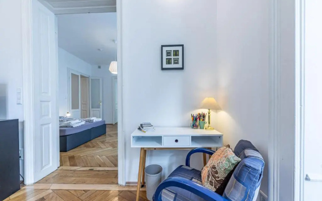 Historic & Luxurious by JR City Apartments