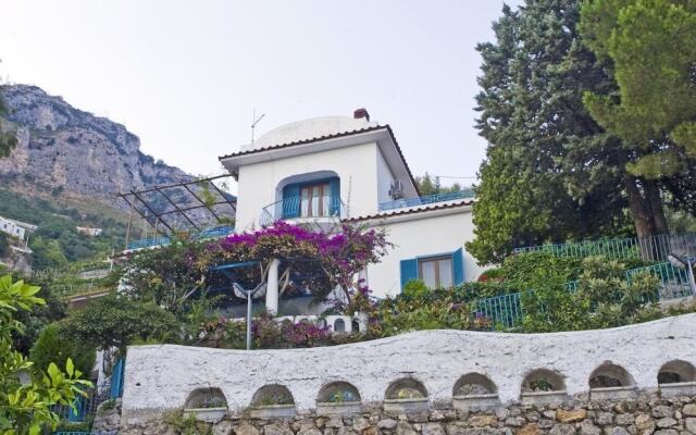 Отель Villa Demetra вид на фасад