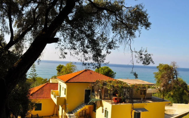 Holiday House Angelos C on Agios Gordios Beach
