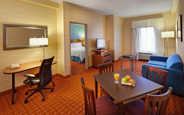Fairfield Inn and Suites by Marriott Toronto Airport