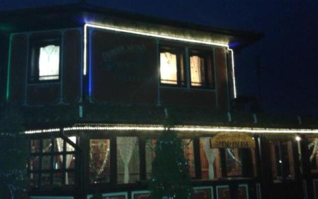 Отель Chuchura Family Hotel Болгария, Копривштица - отзывы, цены и фото номеров - забронировать отель Chuchura Family Hotel онлайн вид на фасад